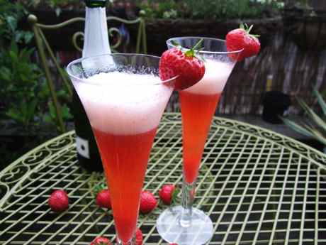 Strawberry Fizz champagne receta, Strawberry champagne preparar,  Strawberry champagne bebida